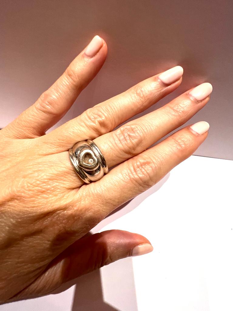 A Chopard "Happy Diamond" model ring in 18K white gold