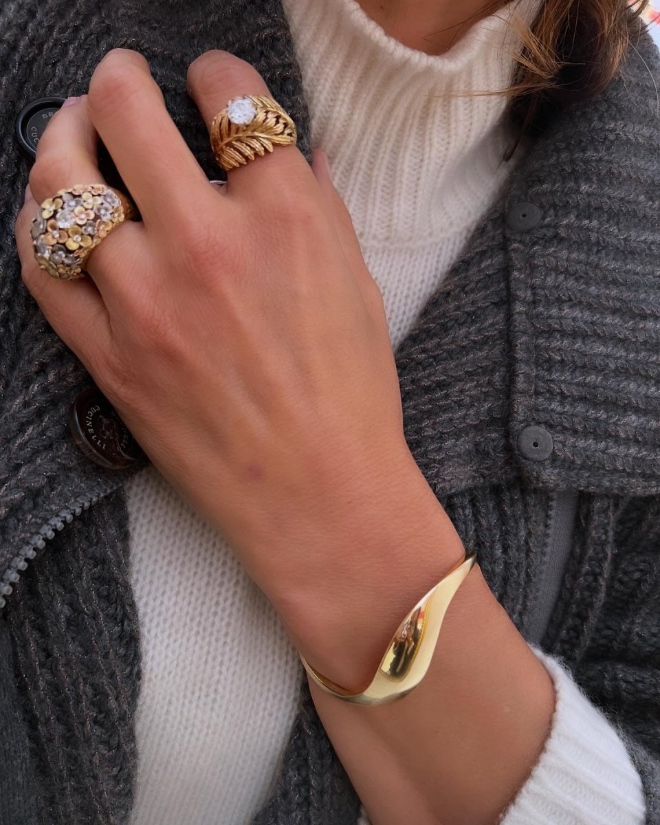Bracelet jonc or jaune ondulé du Créateur Jacques Moniquet - Maison Eloe