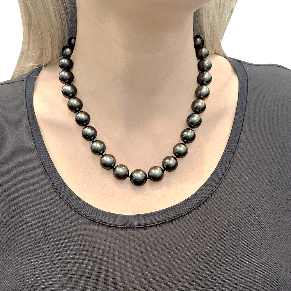 Collier perles de Tahiti, or blanc, diamants. - Maison Eloe