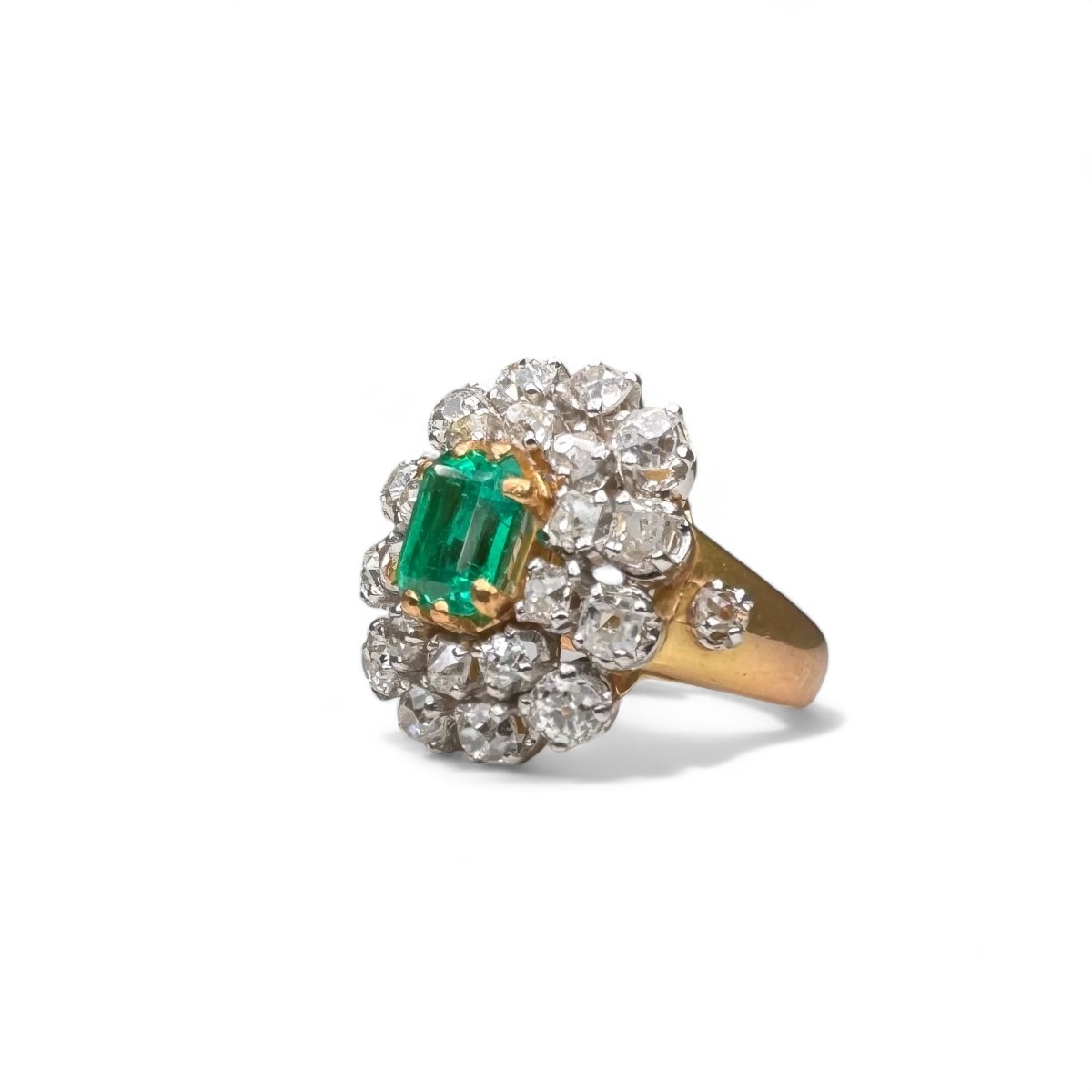 Bague ancienne sertie d’une émeraude colombienne de 1.26 carat et de diamants. - Maison Eloe