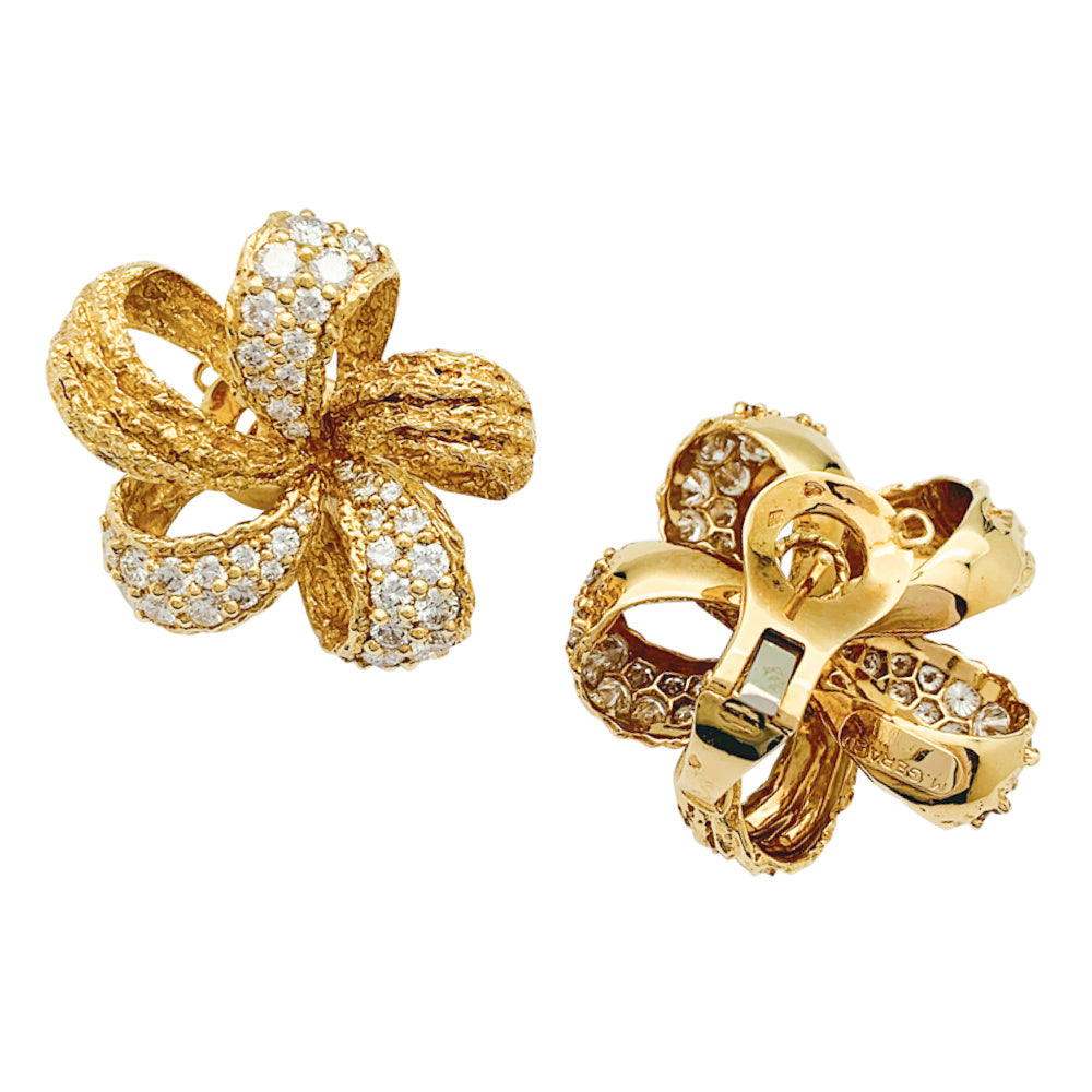 Grosses boucles d’oreilles fleurs M.Gérard en or jaune et diamants