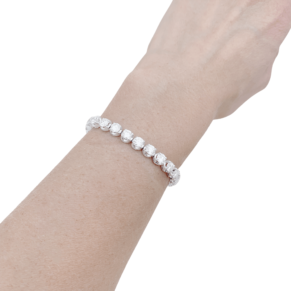 Bracelet ligne, or blanc et diamants.