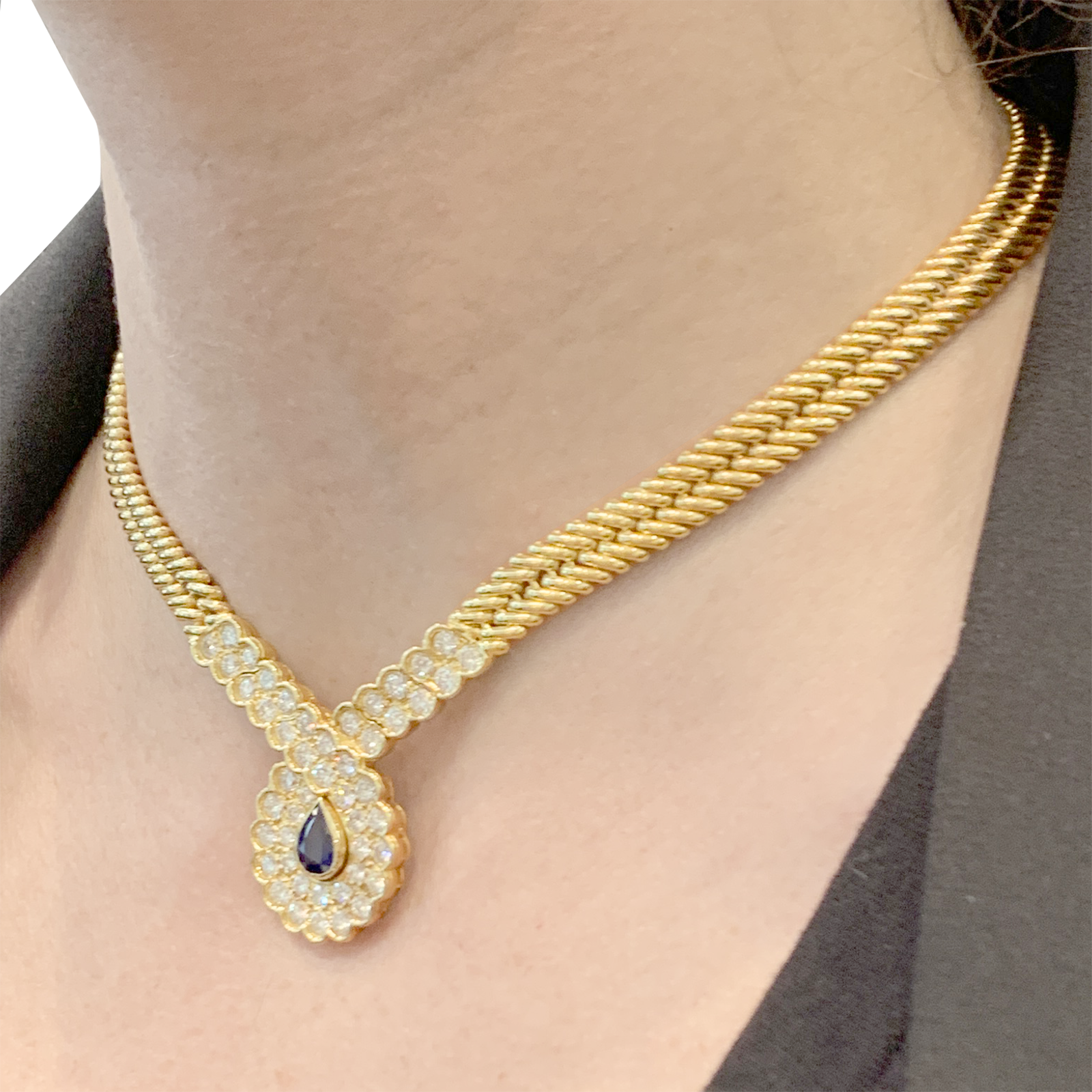 Collier Van Cleef & Arpels, or jaune, saphir, diamants.