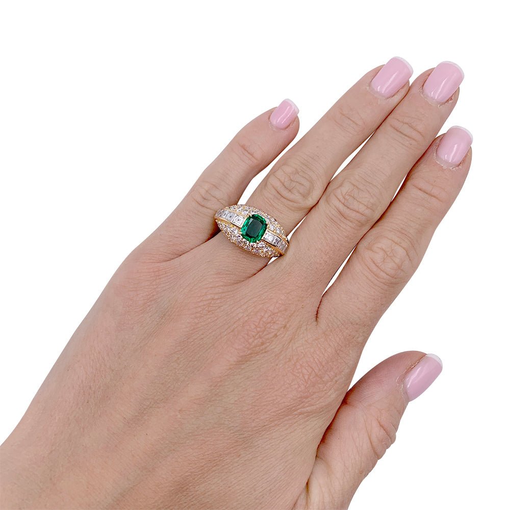 Bague or jaune, émeraude coussin et pavage diamants. - Maison Eloe