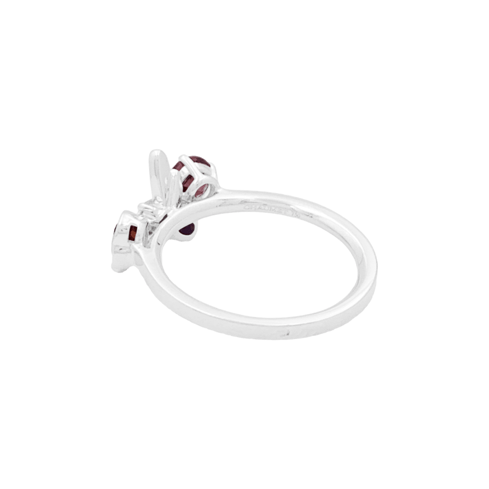 Bague Chaumet, "Attrape-moi...si tu m'aimes", or blanc, améthyste, grenat, diamants.