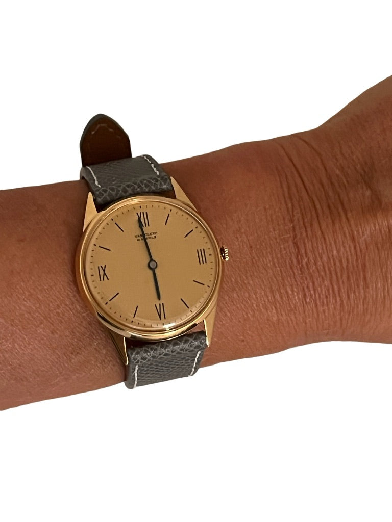 Van Cleef and Arpels, Montre en or sur cuir