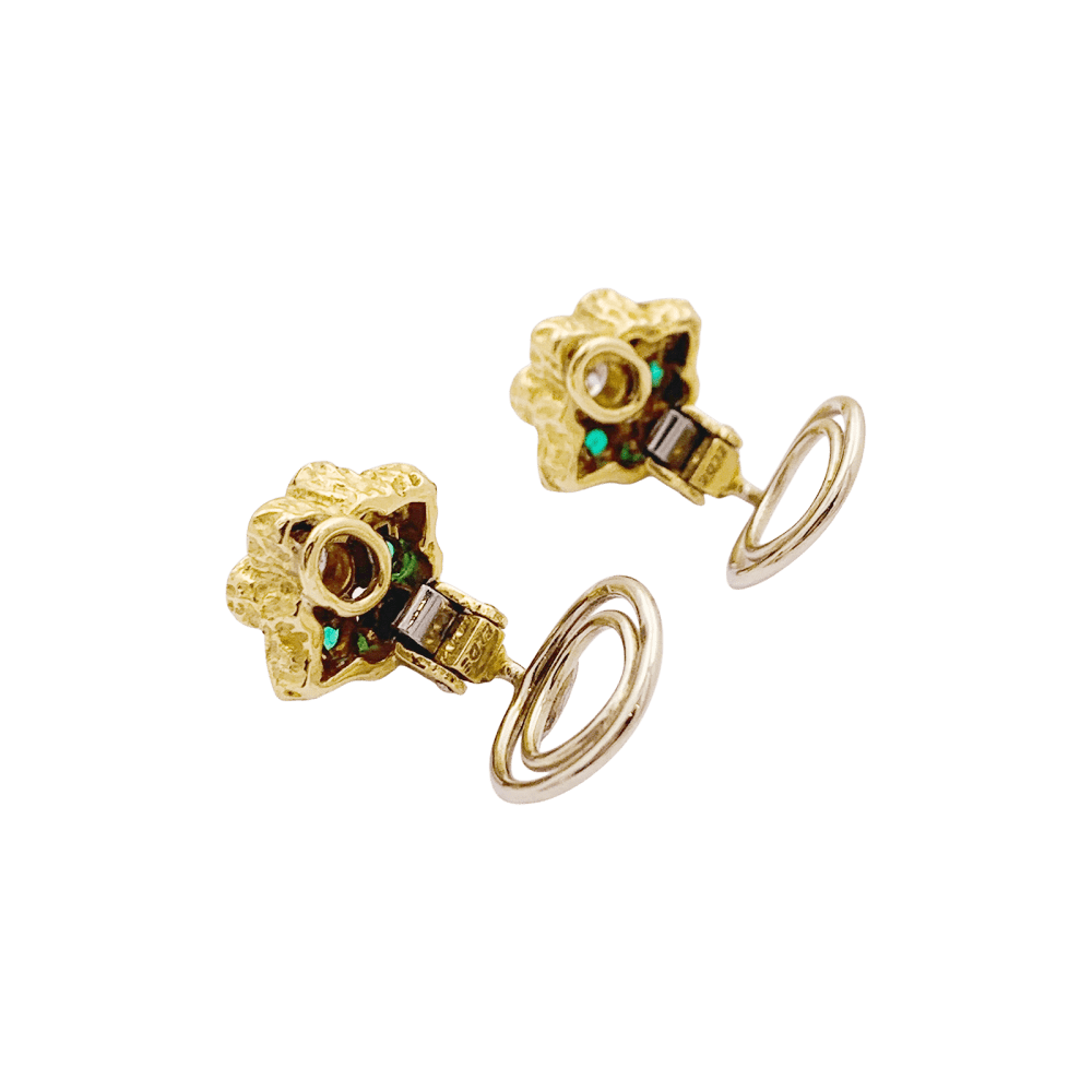 Boucles d'oreilles Chaumet, or jaune, diamants, émeraudes.