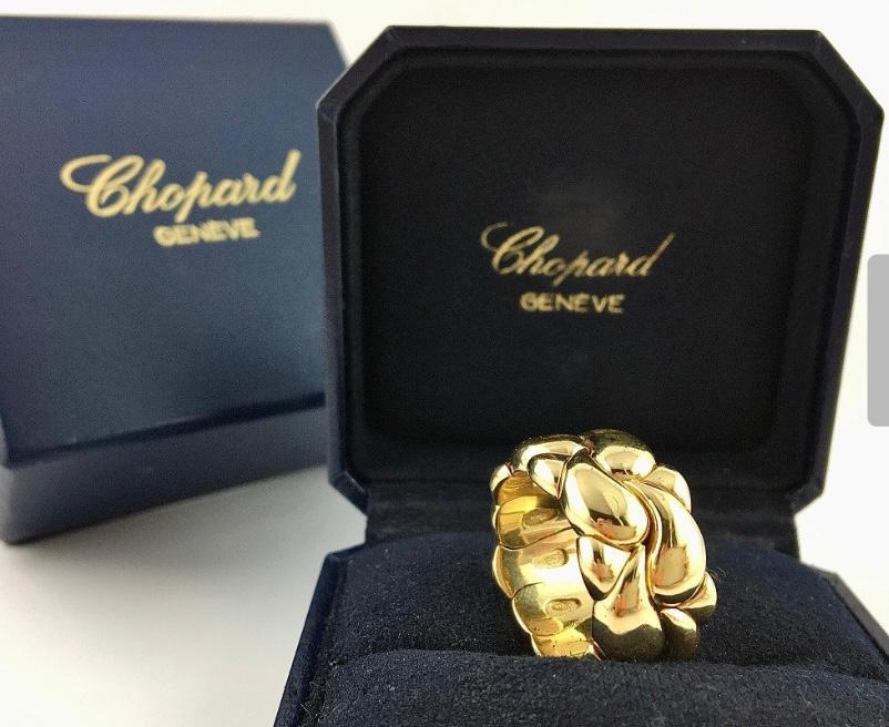 Une bague Chopard modèle "Casmir" en or jaune 18K
