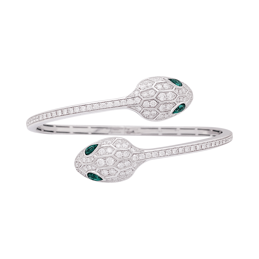 Bracelet Bulgari "Serpenti Seduttori" or blanc, diamants, émeraudes. - Maison Eloe