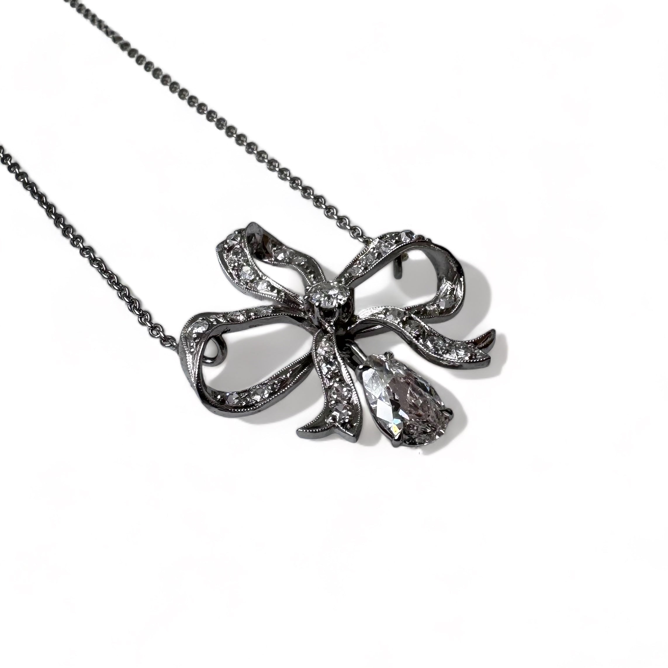 Collier ruban en platine et diamants