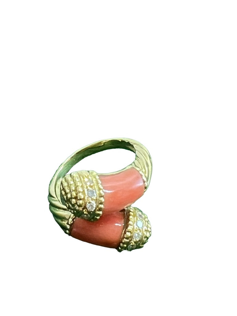 Bague signée Pierre et Jean Bellin en or, corail et diamants.