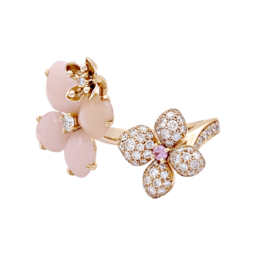 Bague Chaumet, « Hortensia Aube rosée », or rose, diamants, saphir rose et opales roses.