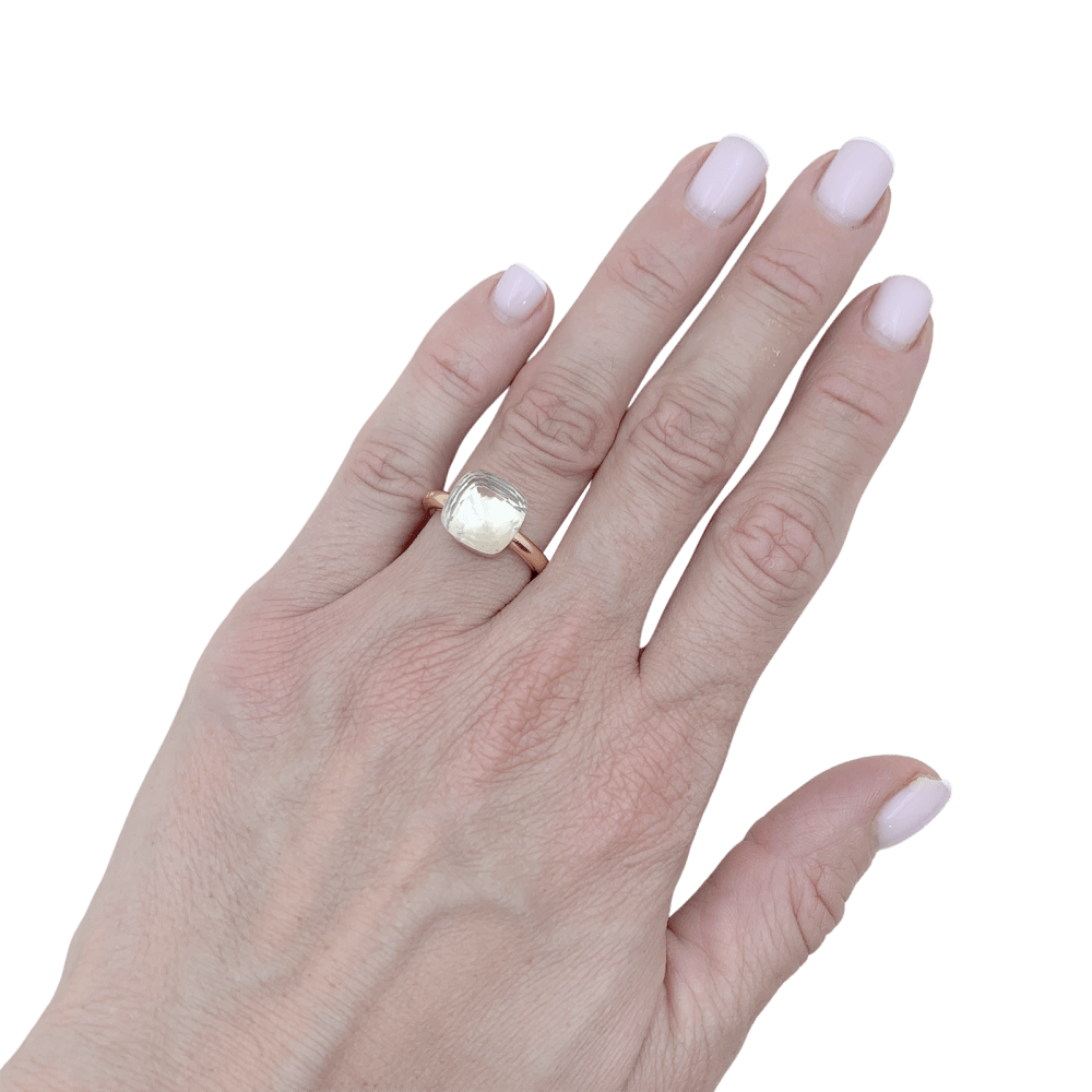Bague Pomellato, collection "Nudo Classic", or rose et topaze blanche.