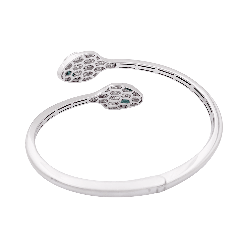 Bracelet Bulgari "Serpenti Seduttori" or blanc, diamants, émeraudes.