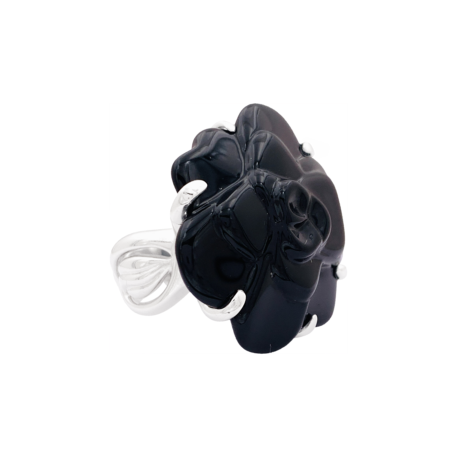 Bague Chanel, modèle "Camélia", en or blanc et onyx.