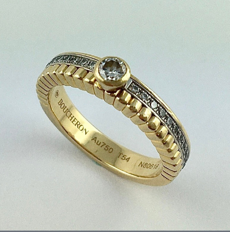Une bague modèle "Quatre radiant" en or jaune de Boucheron