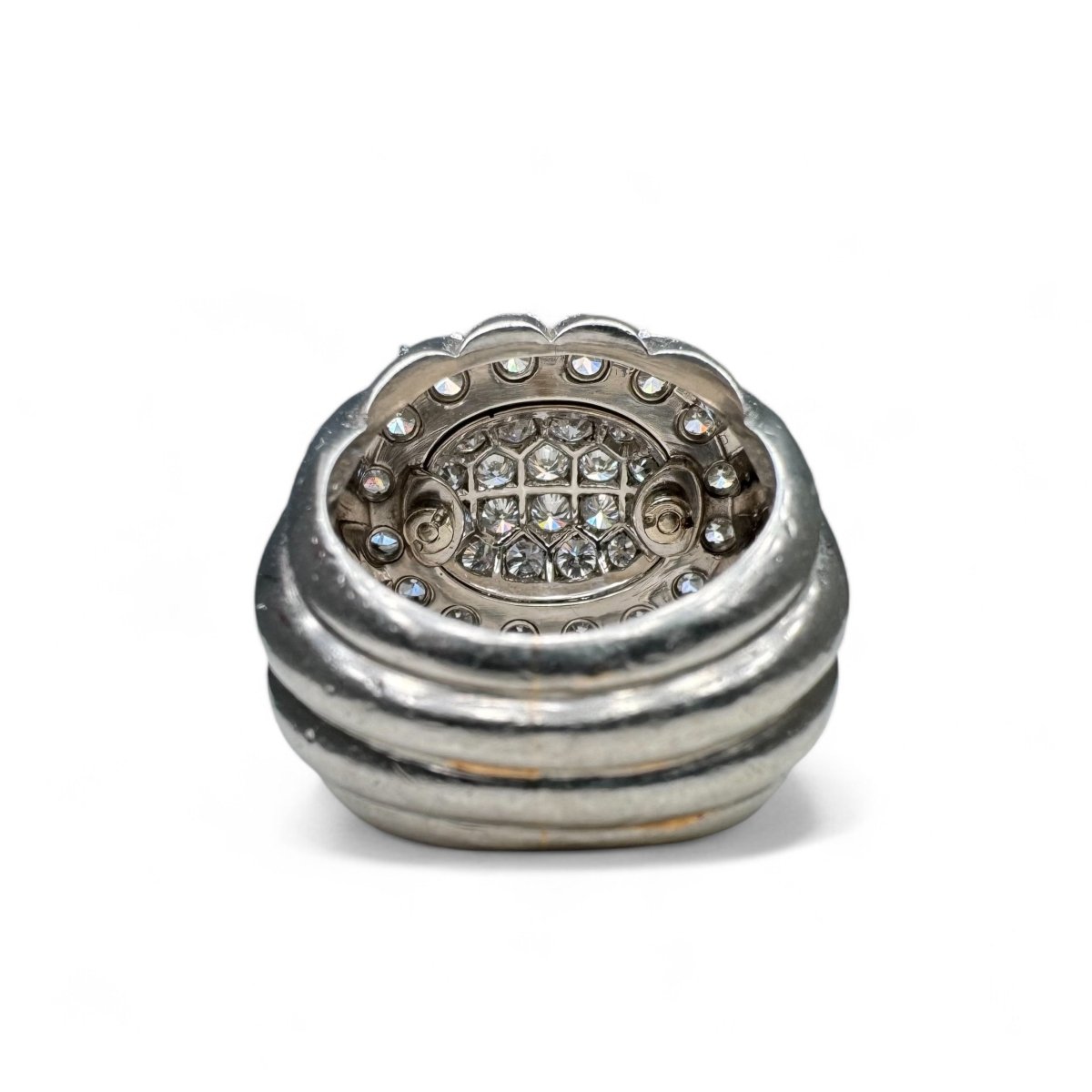 Bague Tartelette en platine pavée de diamants. - Maison Eloe