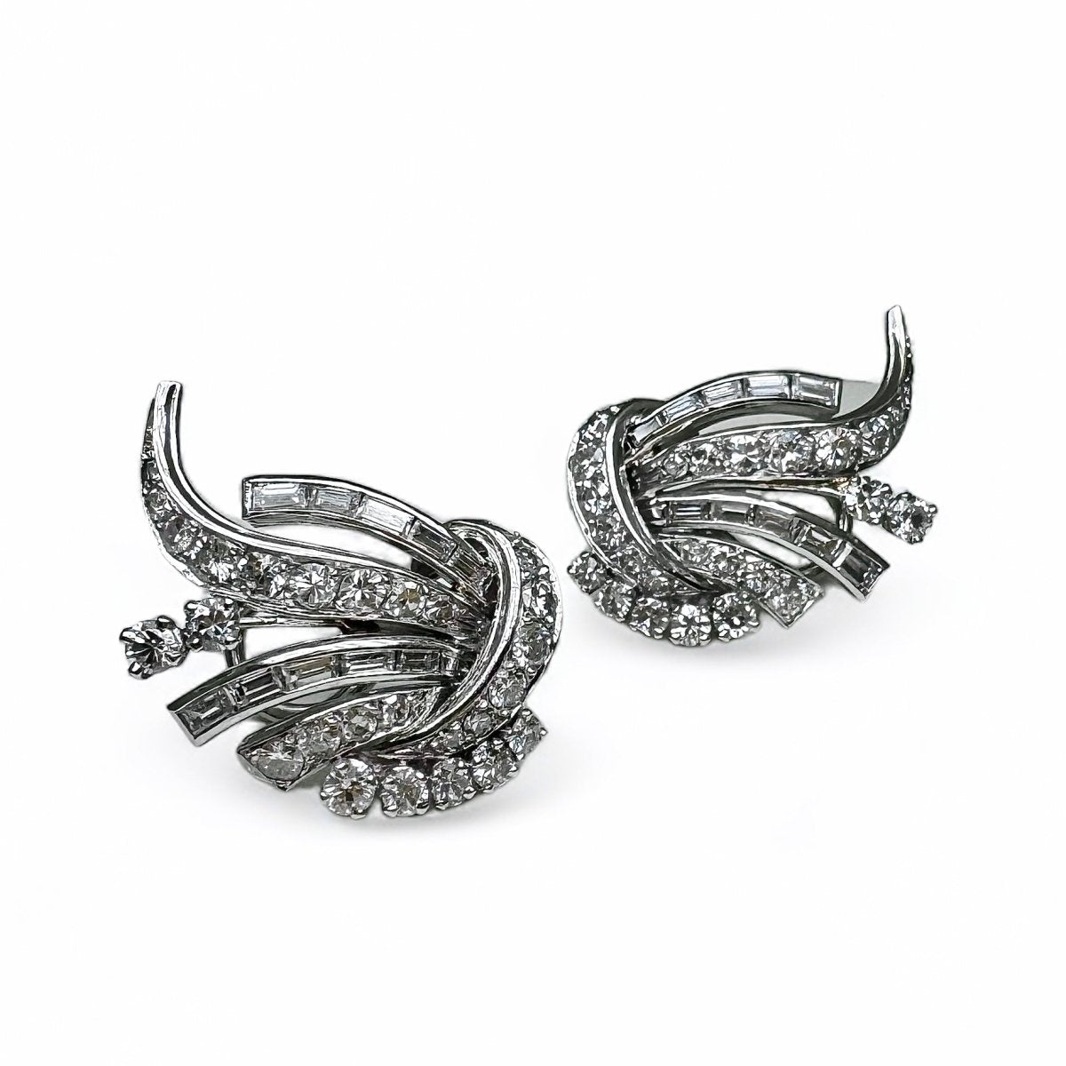 Boucles d’oreilles en or et platine sertie de diamants. - Maison Eloe