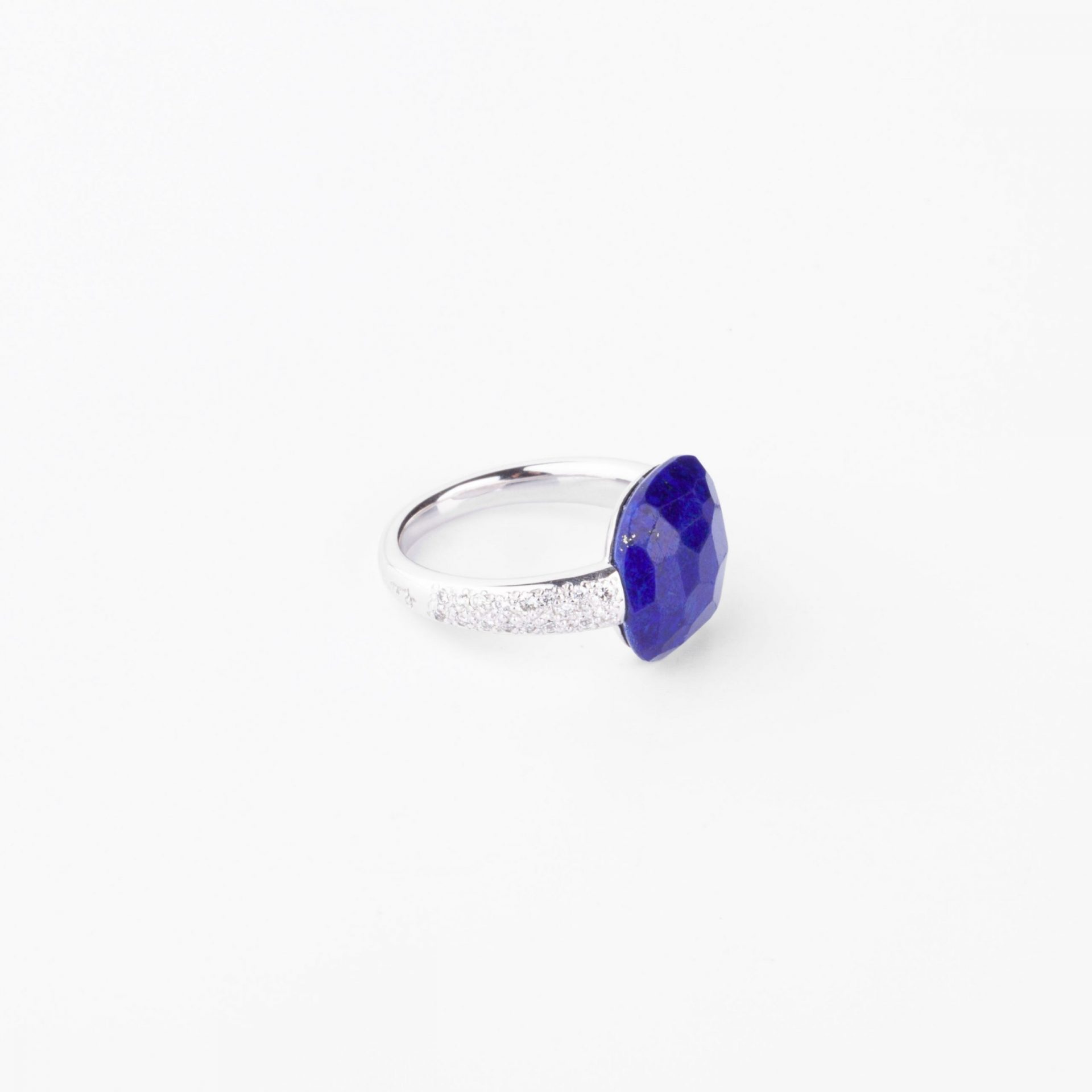 Pomellato Capri model ring in gold with diamonds and lapis lazuli