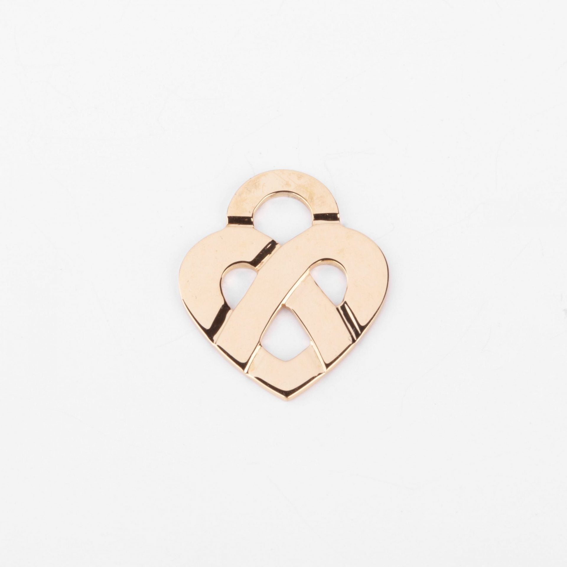 Pendentif en or jaune formant un cœur de la maison Poiray