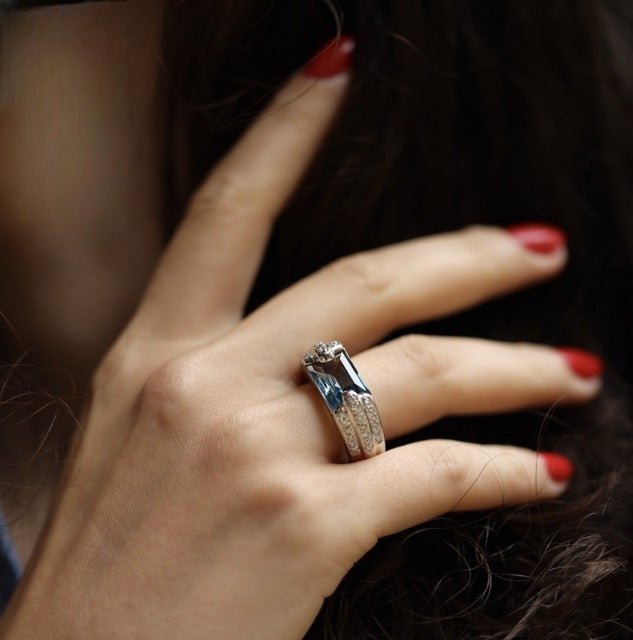 Audemars Piguet bague or gris topaze bleue et diamants - Maison Eloe