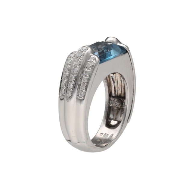 Audemars Piguet bague or gris topaze bleue et diamants - Maison Eloe