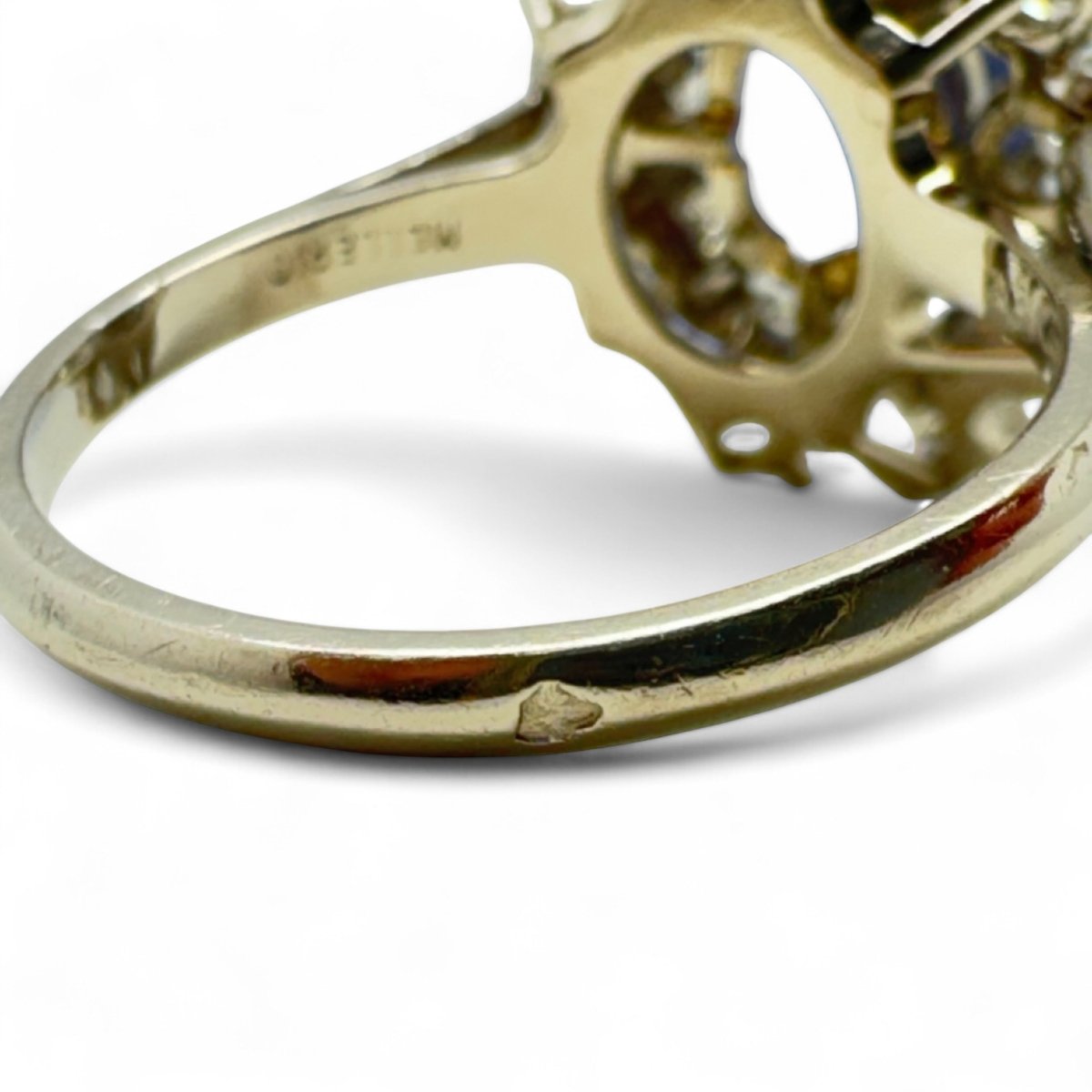 MELLERIO Bague marguerite saphir naturel et diamants. - Maison Eloe