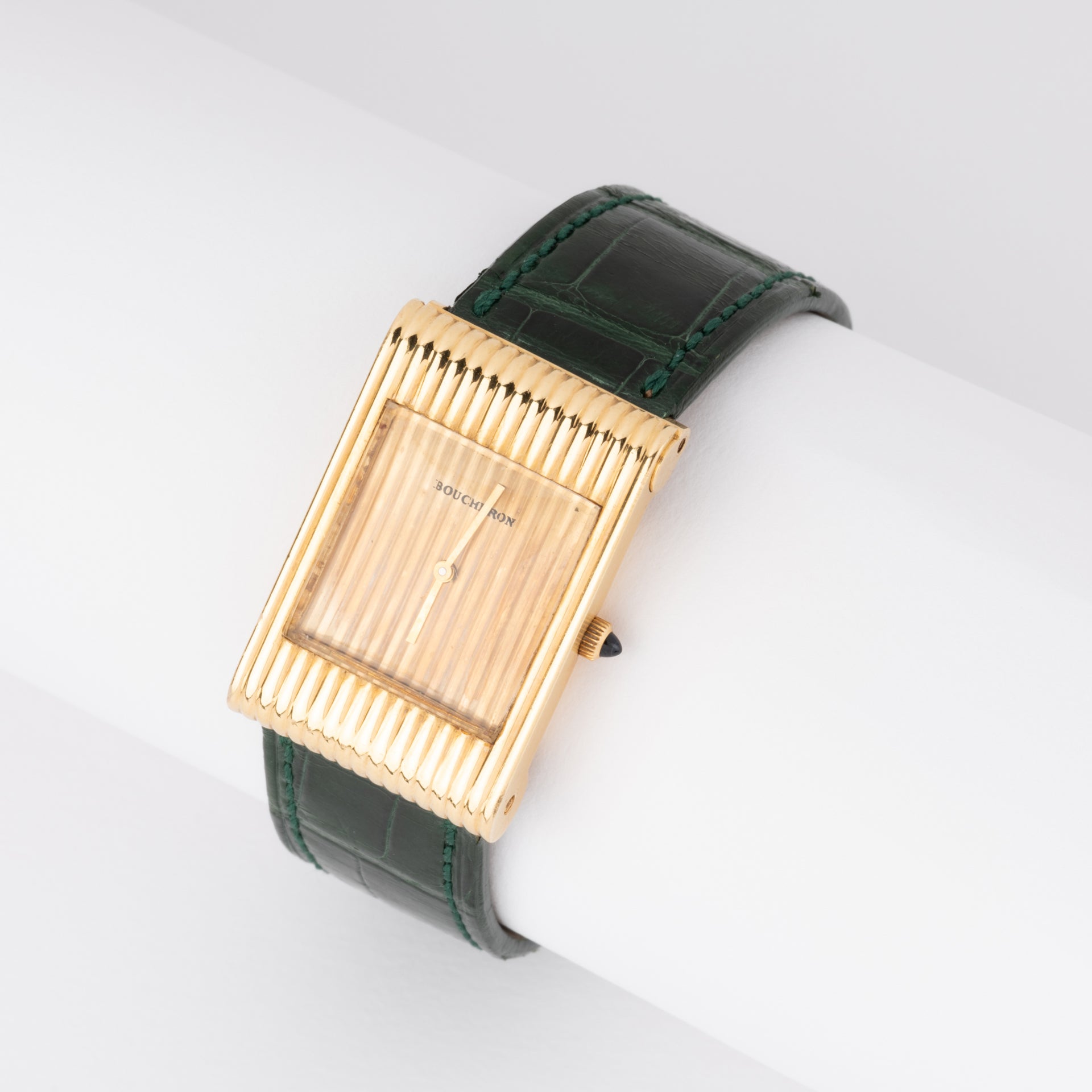 Une montre Boucheron "reflet" or jaune .