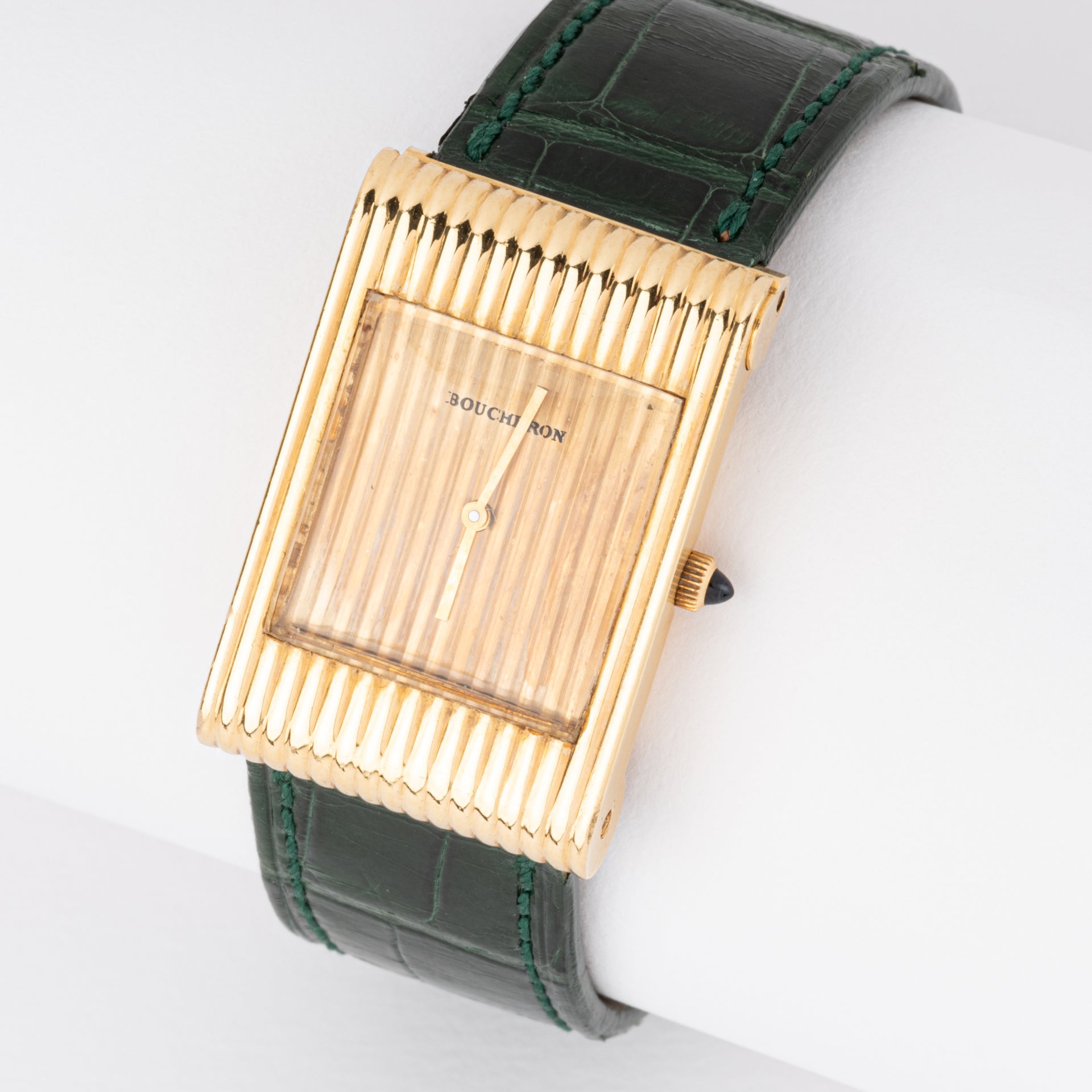 Une montre Boucheron "reflet" or jaune .