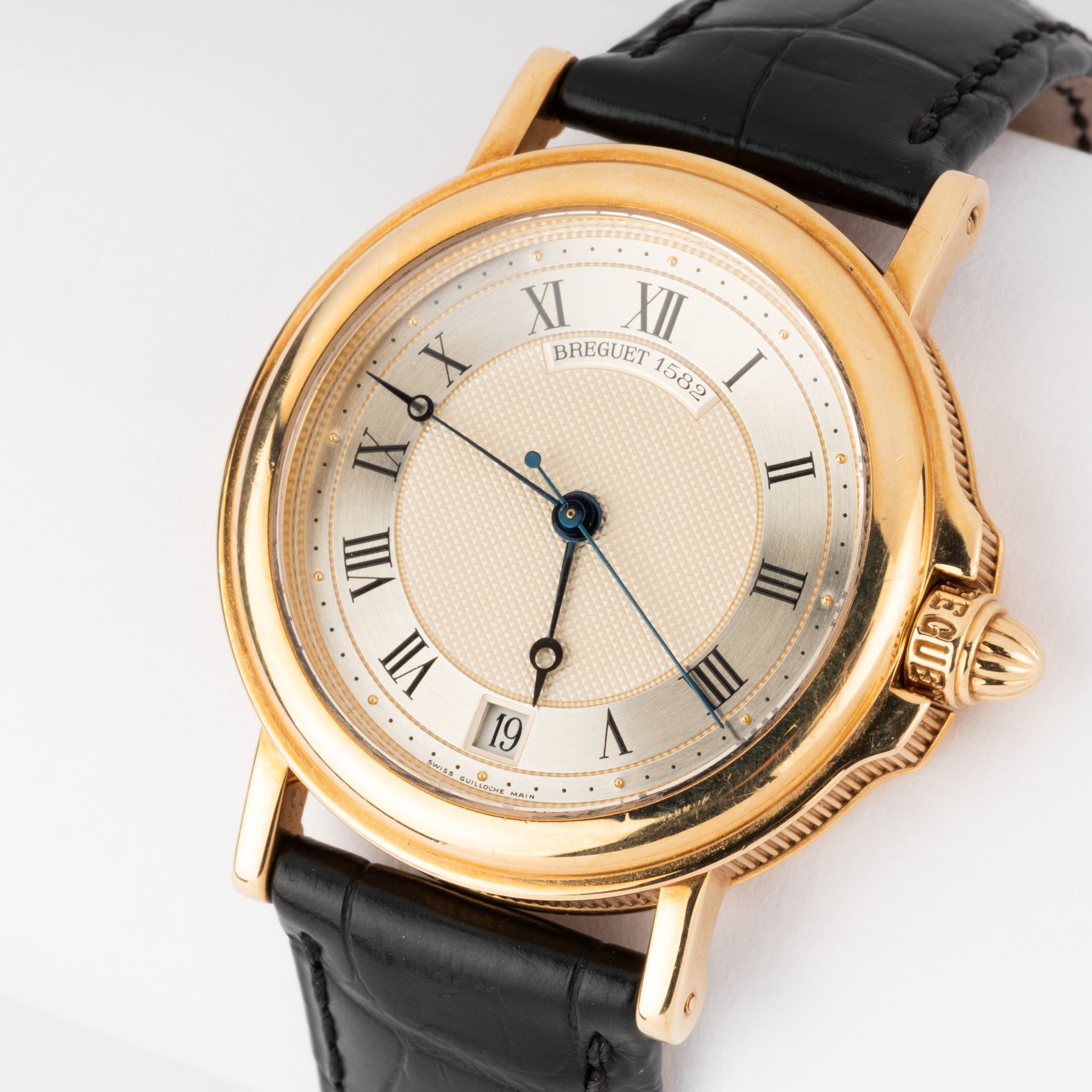 Une montre Breguet "Marine" en or jaune.