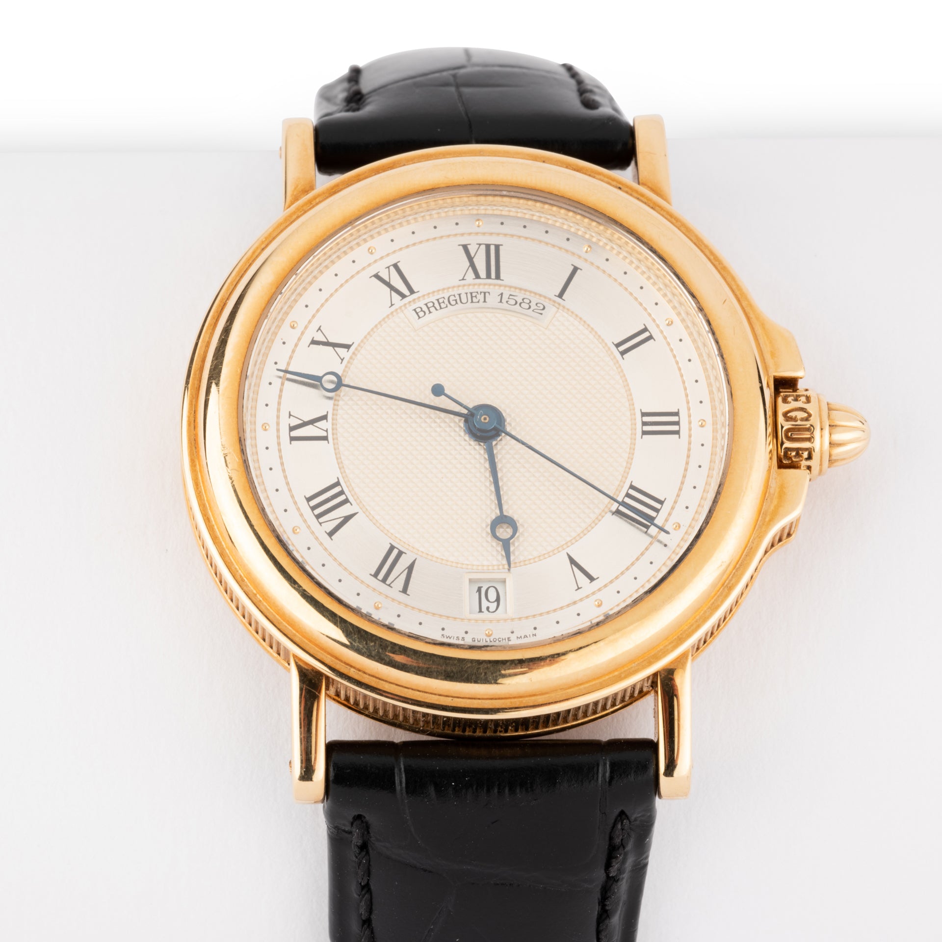 Une montre Breguet "Marine" en or jaune.