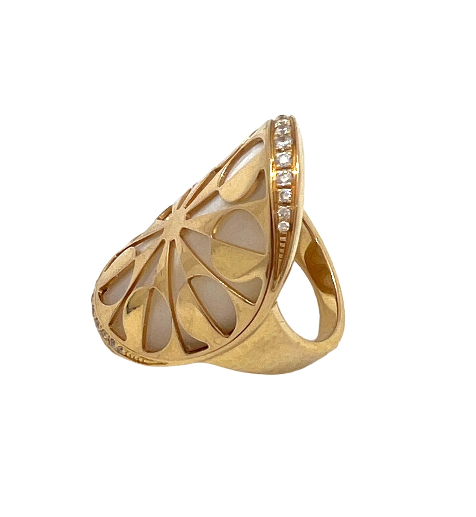 Bague Bulgari en or rose, nacre et diamants