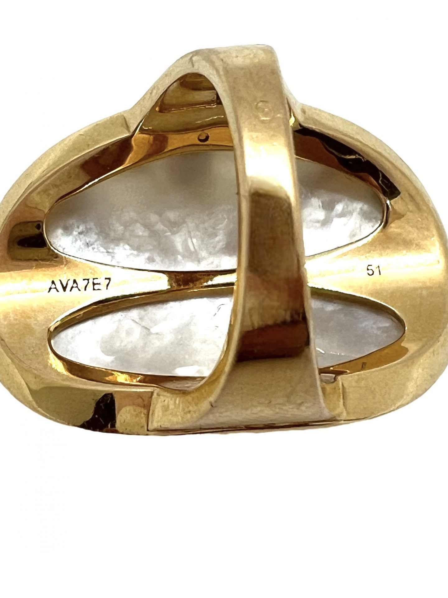 Bague Bulgari en or rose, nacre et diamants