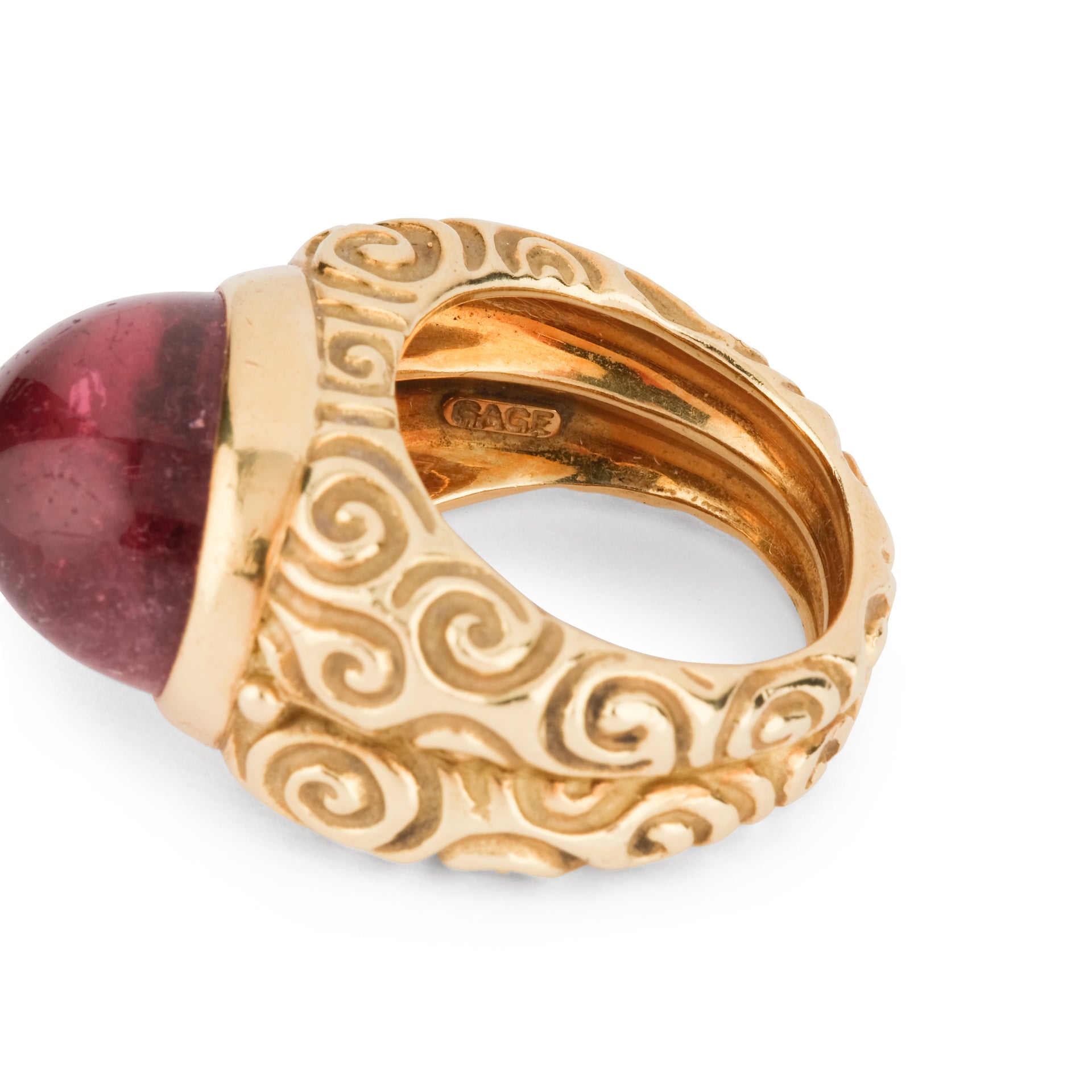 An Elisabeth Gage ring in yellow gold and tourmaline