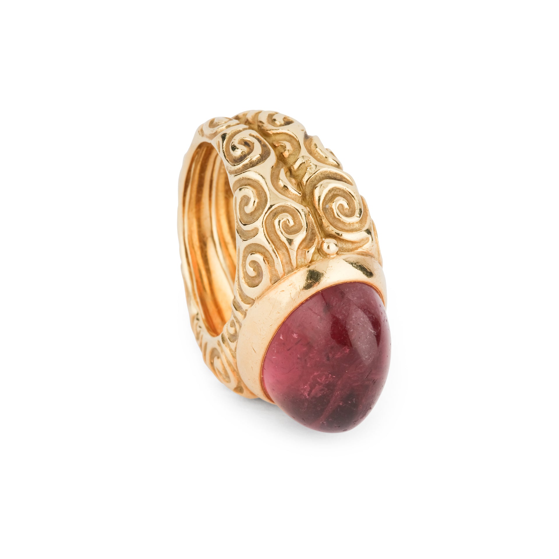An Elisabeth Gage ring in yellow gold and tourmaline