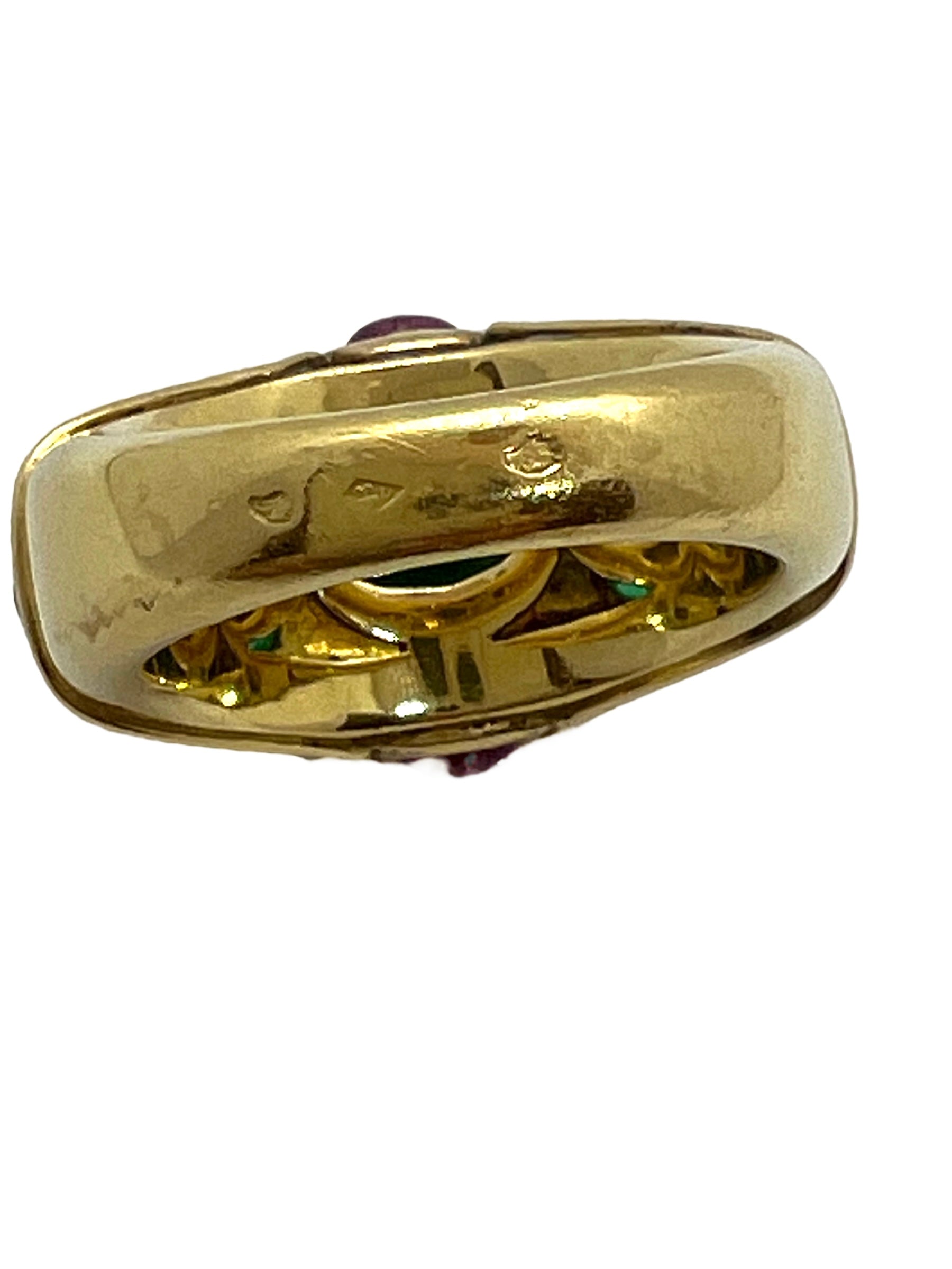 Marina B, Yellow gold ring with Emerald and Diamond cabochons