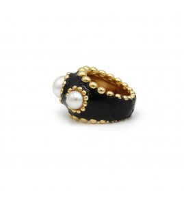 Chanel ring collection "Baroque" yellow gold black enamel and cultured pearls