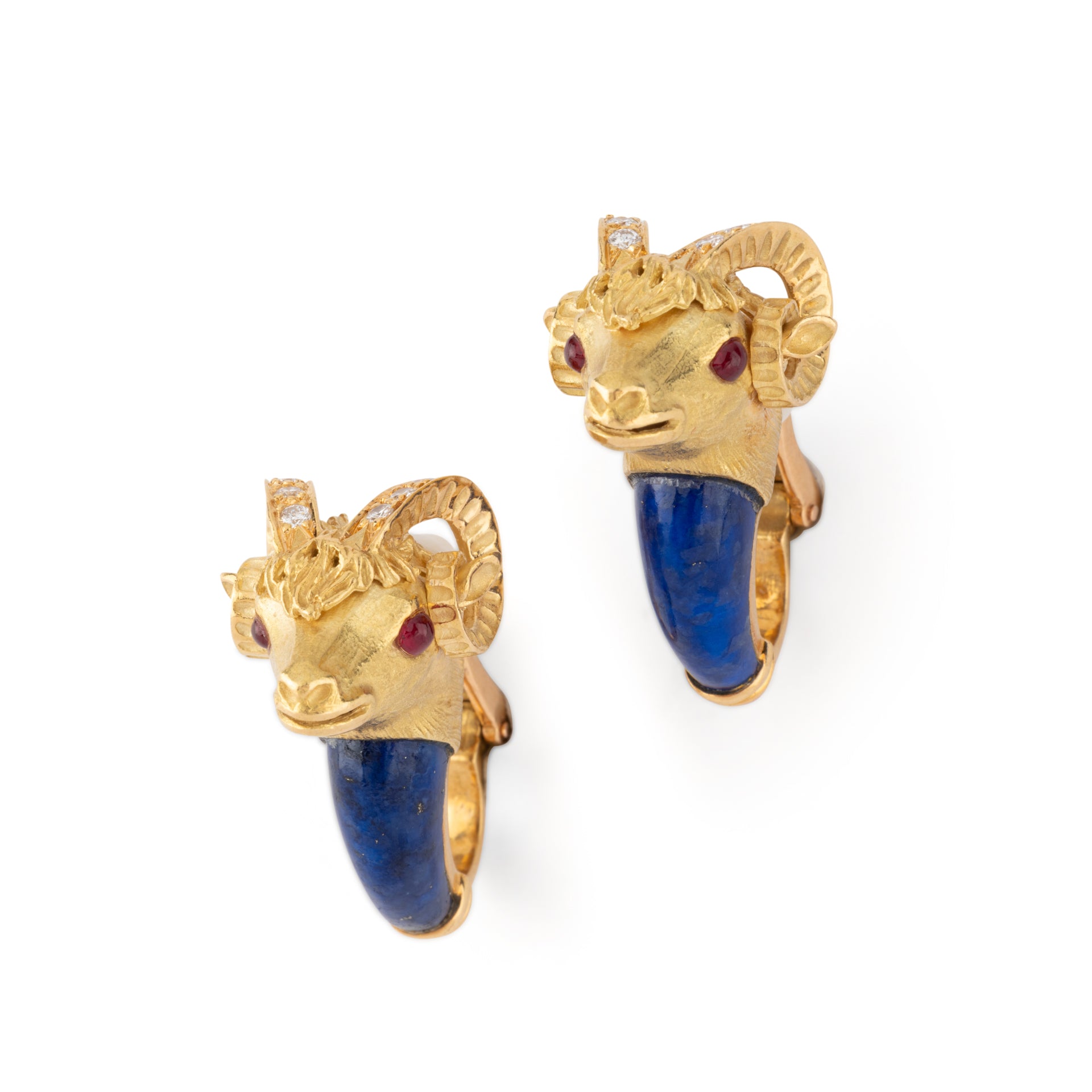 Pierre et Jean Bellin, Boucles d'oreilles têtes de Bélier, Or, Lapis-Lazuli et rubis