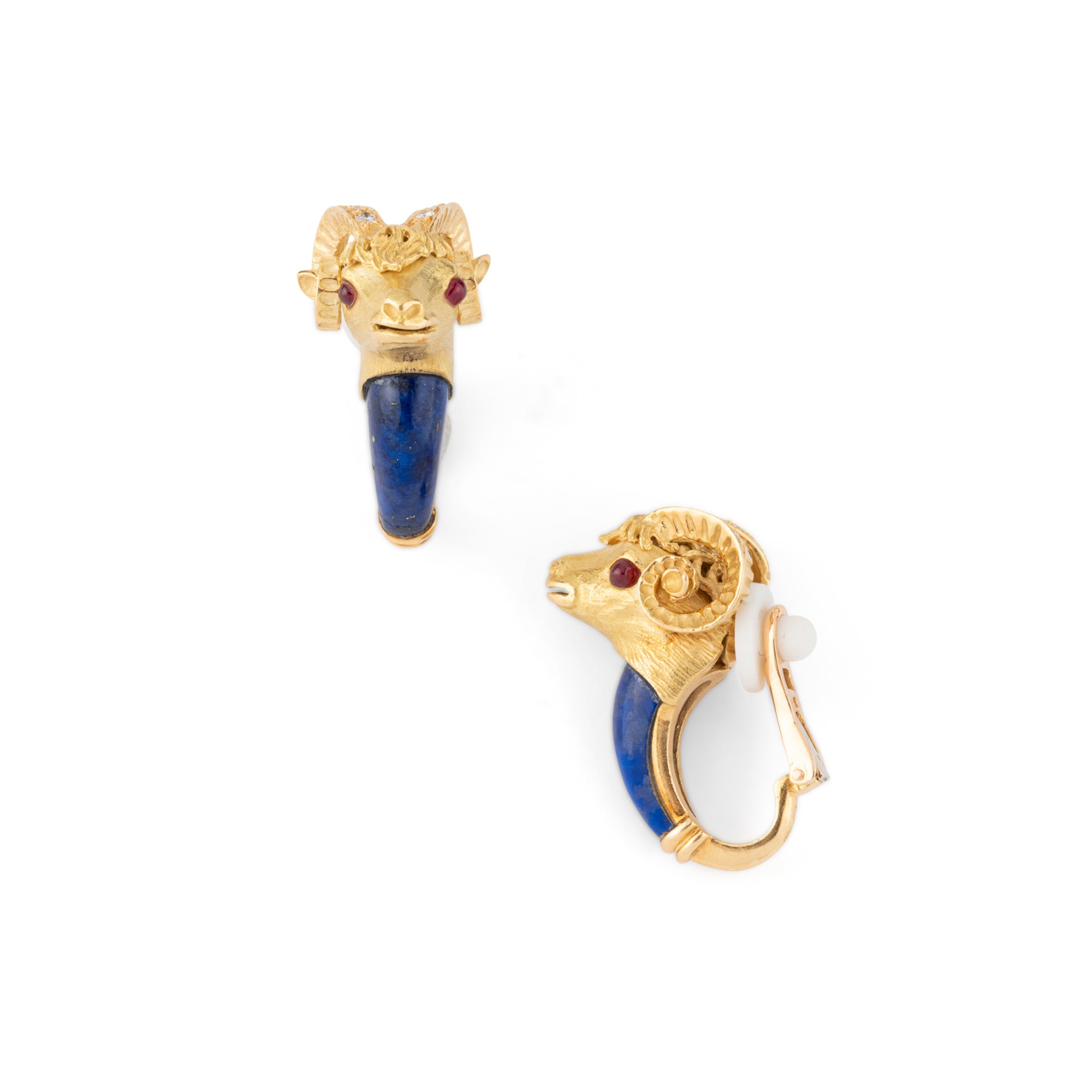 Pierre et Jean Bellin, Boucles d'oreilles têtes de Bélier, Or, Lapis-Lazuli et rubis