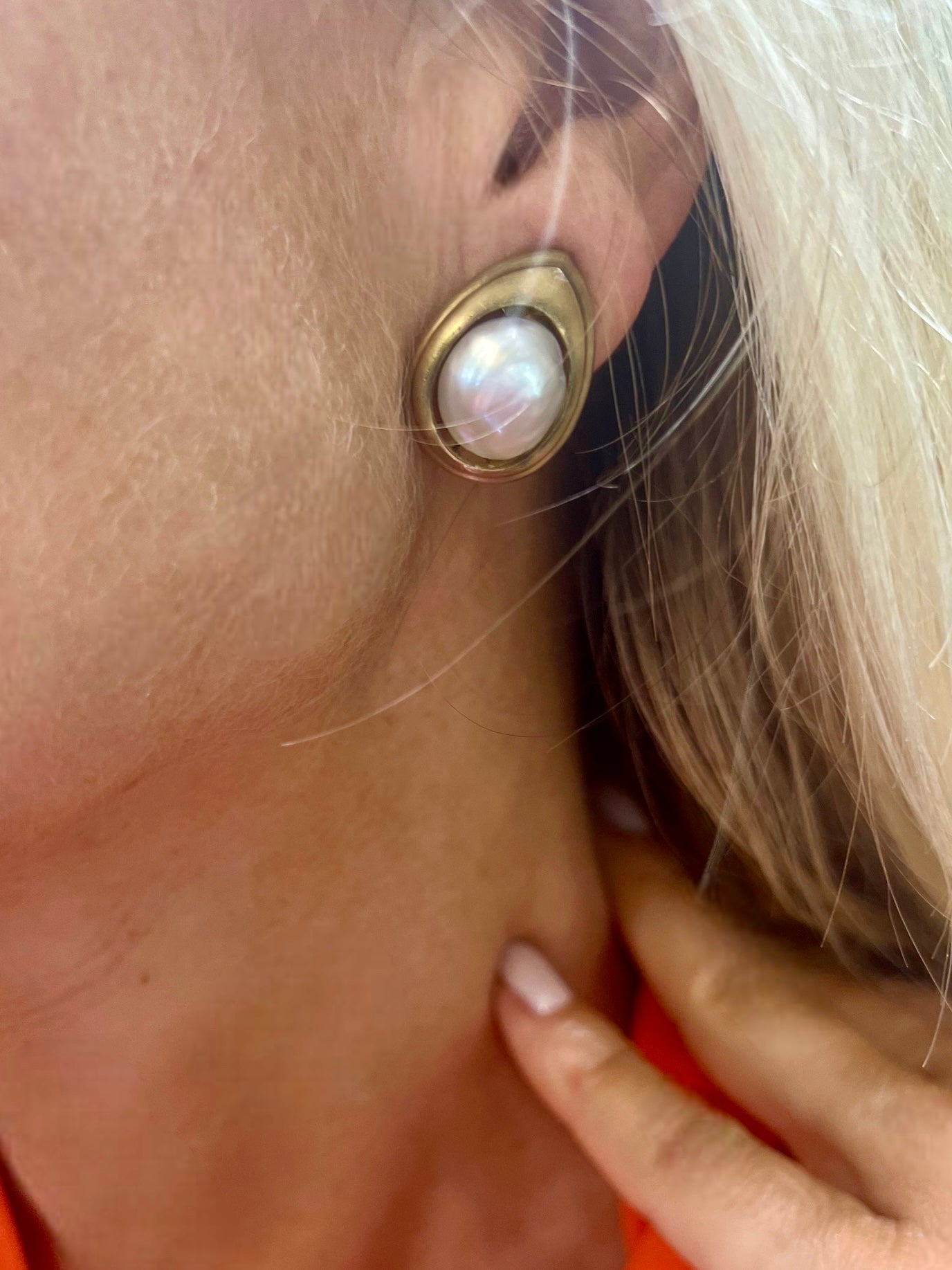 REPOSSI 18K yellow gold drop earrings adorned with baroque pearls.