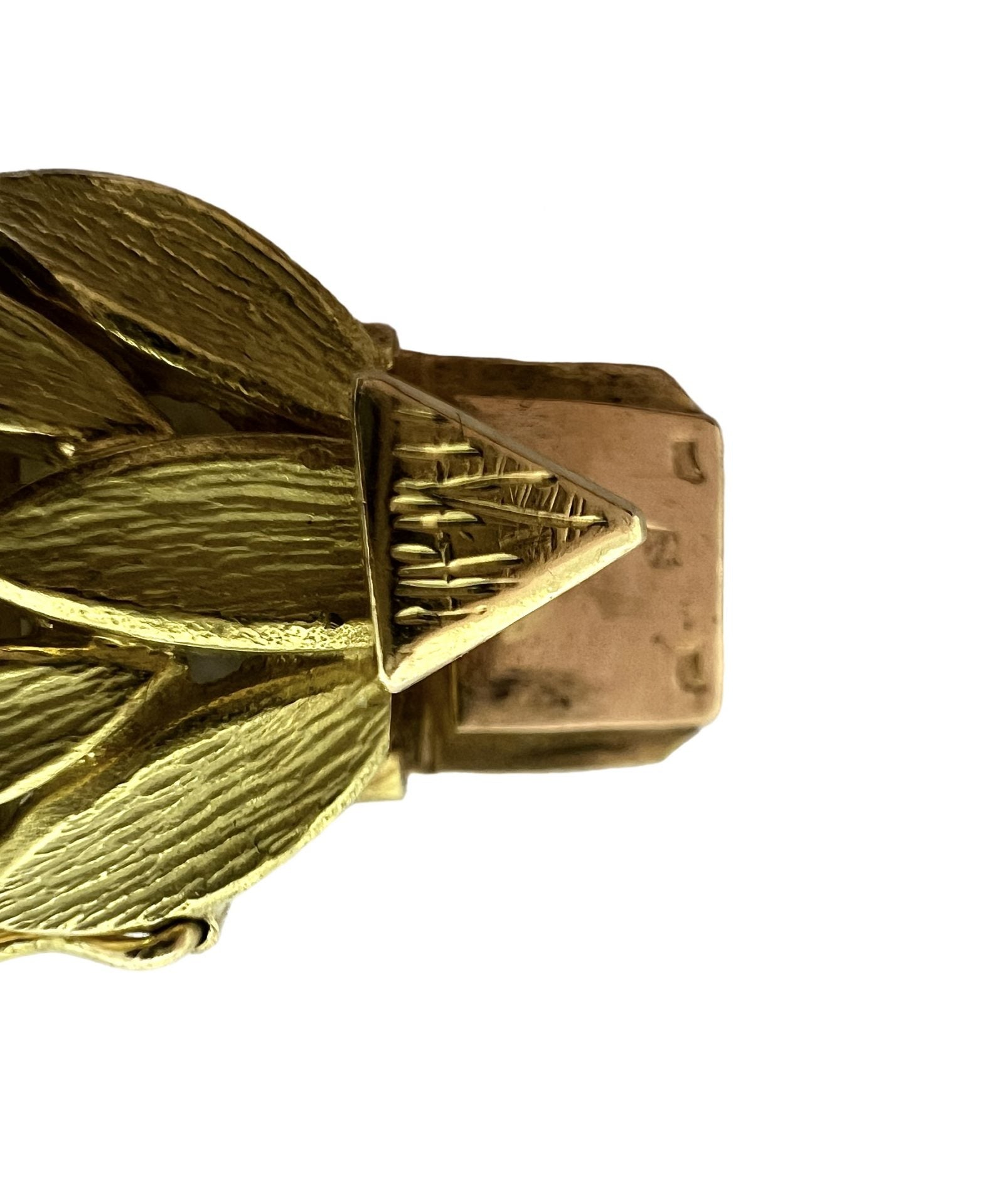 An 18K yellow gold leaf bracelet, French workshop hallmark