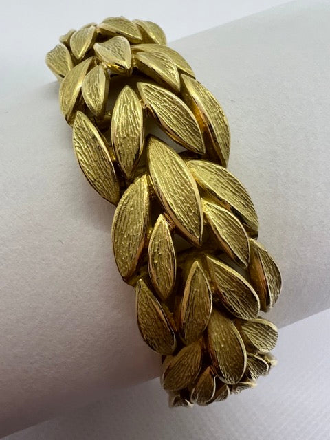 An 18K yellow gold leaf bracelet, French workshop hallmark