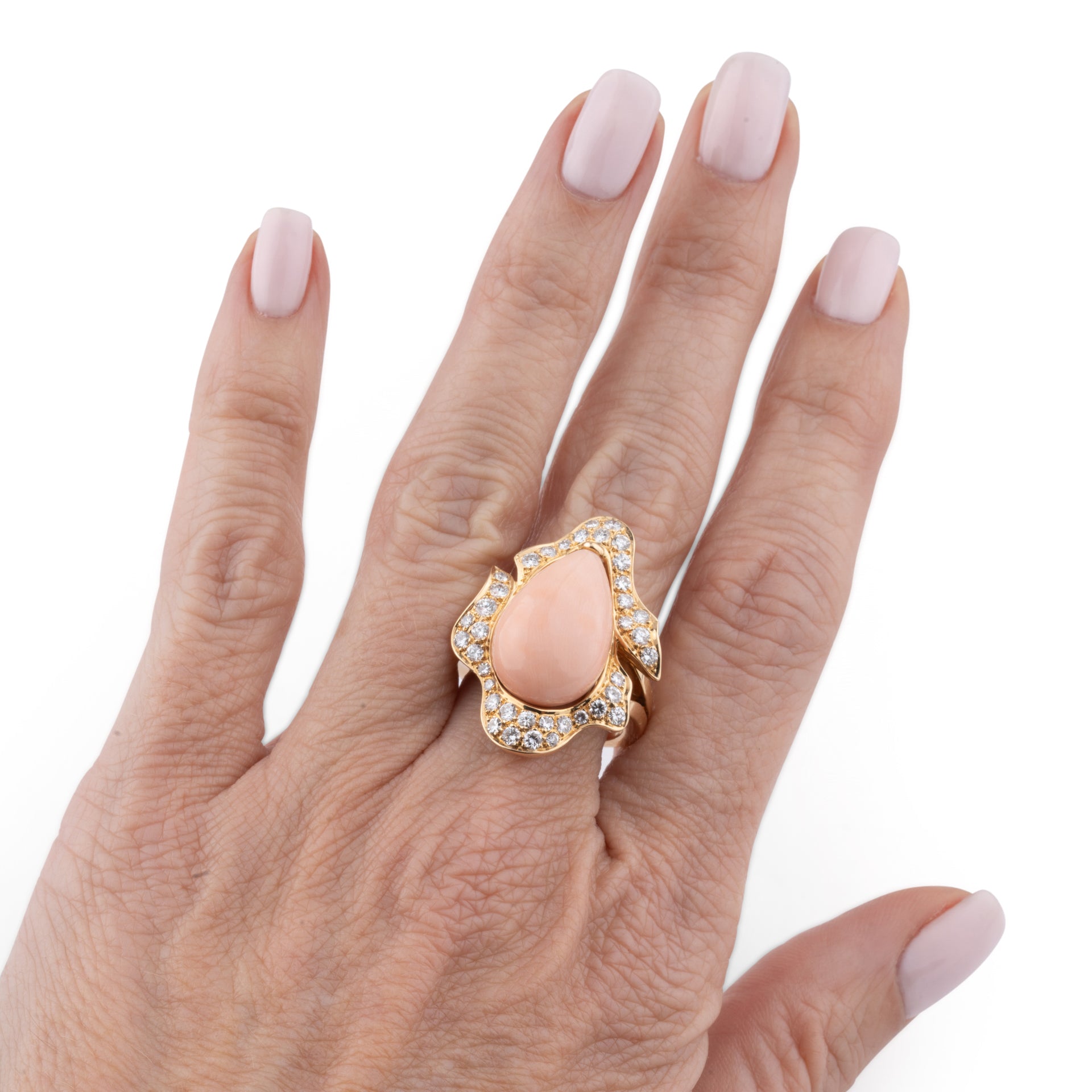 Bulgari, bague vintage or 18K, diamants et corail