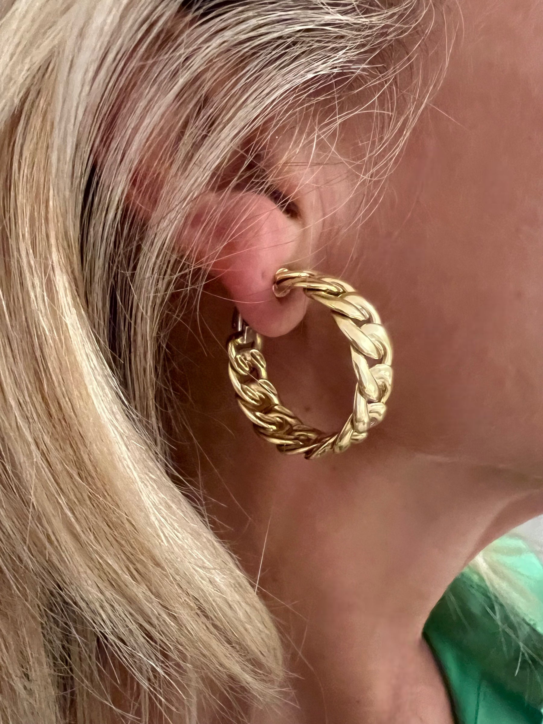 Bulgari, boucles d'oreilles demi-créoles en or jaune 18K