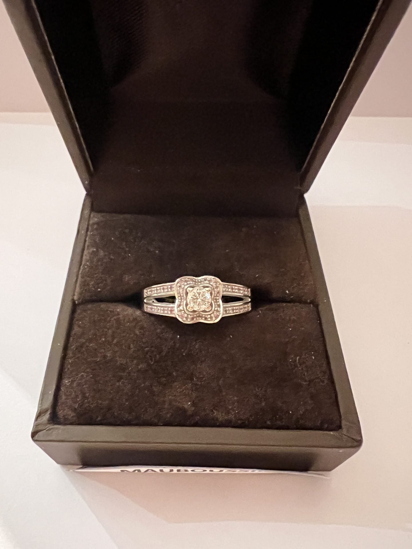 Une bague en or et diamants signée Mauboussin