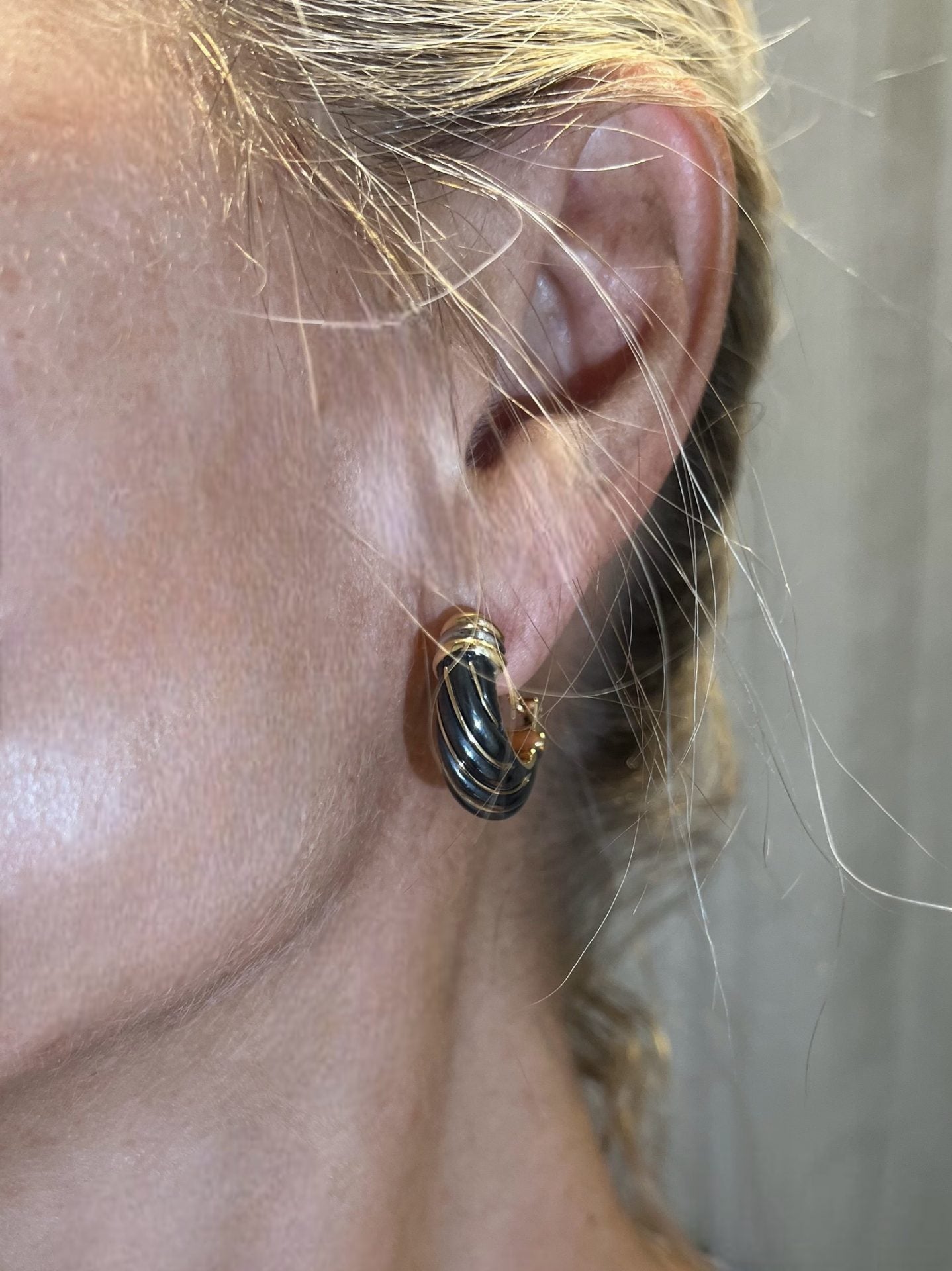 Boucles d'oreilles Cartier en or et argent oxydé dans leur écrin