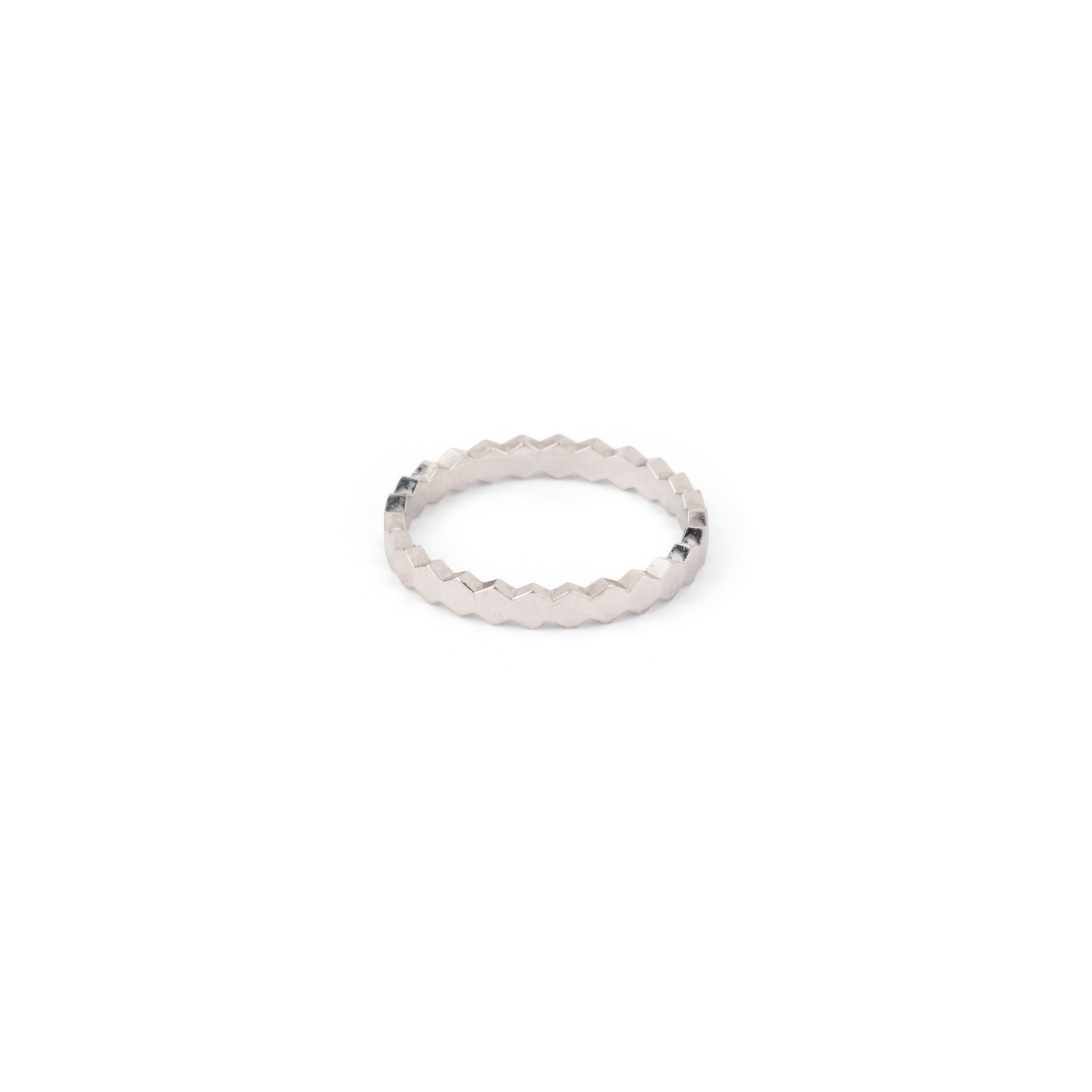 Une bague Chaumet "Bee my Love" en or gris