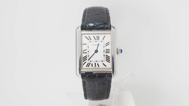 Une montre Cartier Tank solo en acier