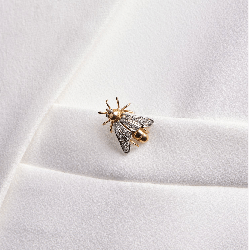 Pin's mouche en or et platine souligné de diamants. Vers 1950. - Maison Eloe