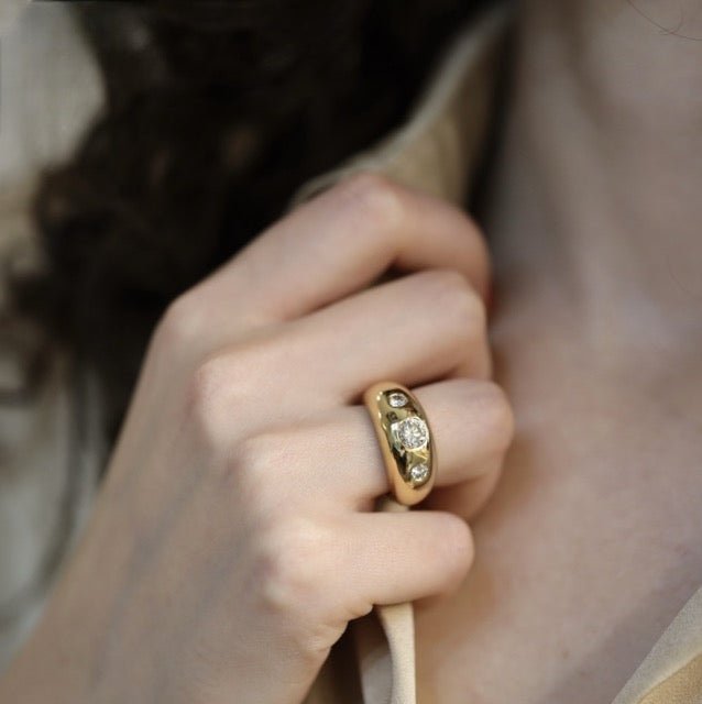 Cartier bague jonc en or jaune et diamants - Maison Eloe